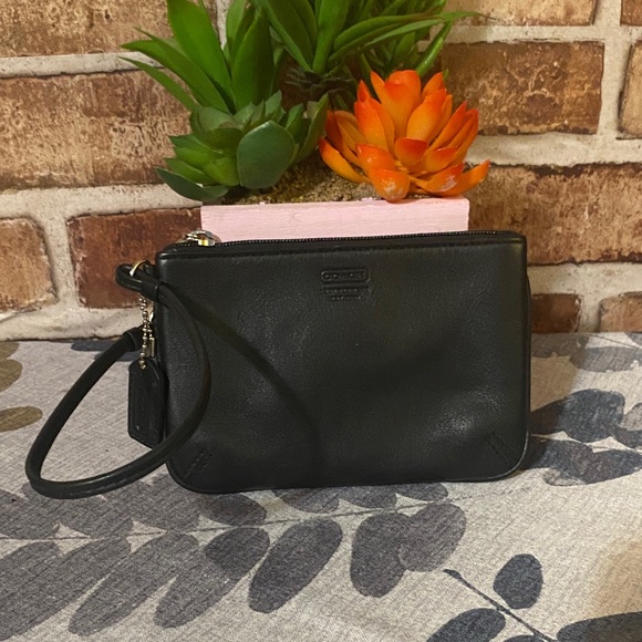 Coach Handbags - Coach wristlet